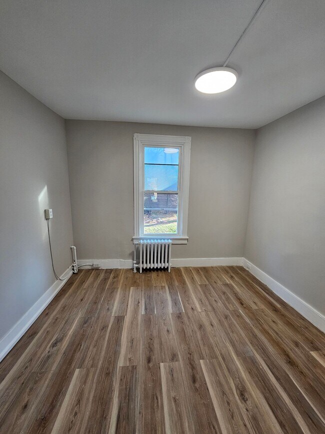 Building Photo - 3 Bedroom Apartment - Kingston, NY