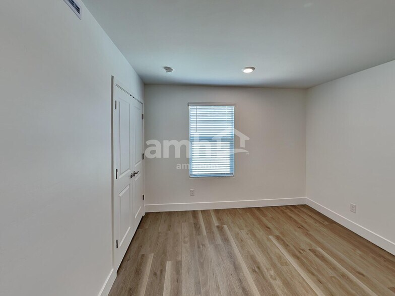 Building Photo - 9604 Harkes Dr