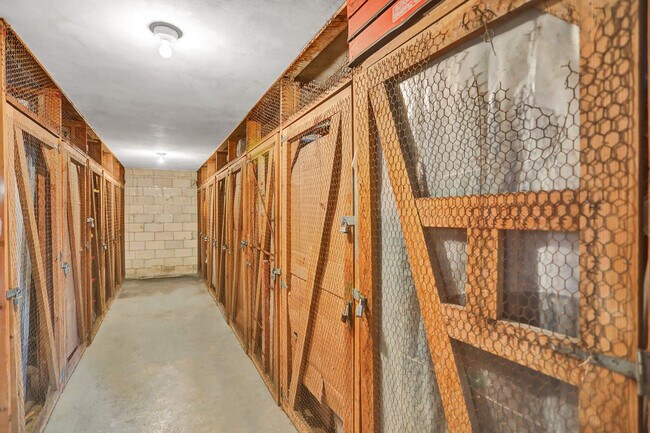 Building Photo - 3040 NE 16th Ave