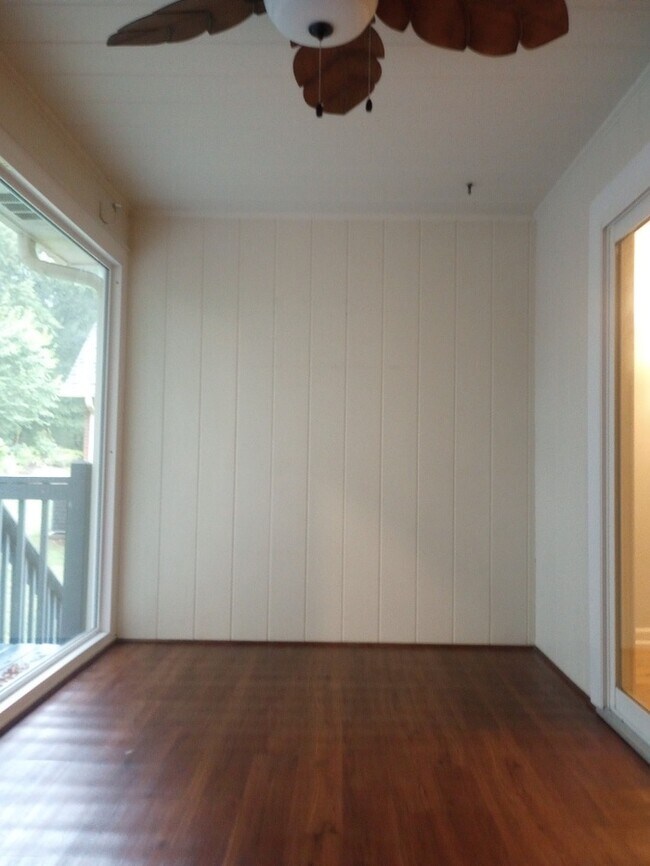 Building Photo - 3 Bedrooms 2.5 Bathrooms
