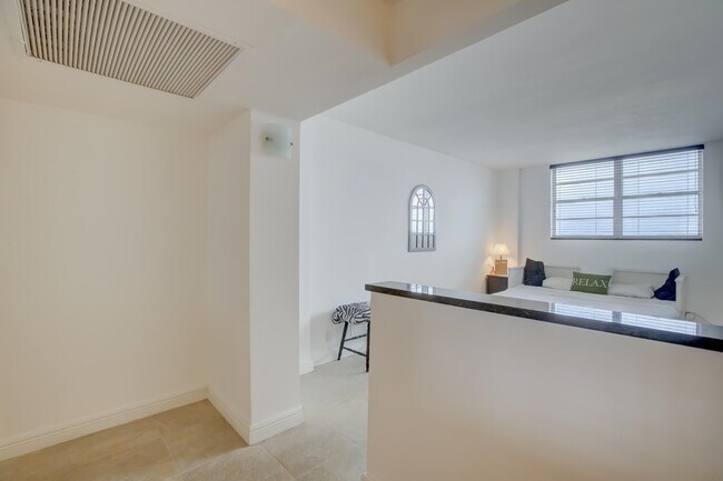 Building Photo - 3000 S Ocean Dr