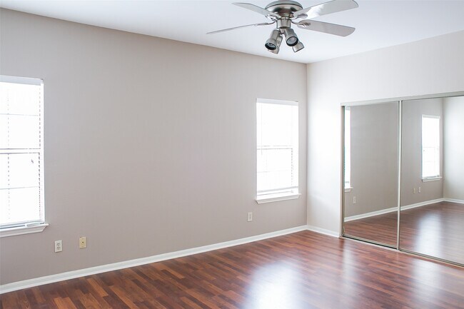 Building Photo - 3098 Holly Hall St