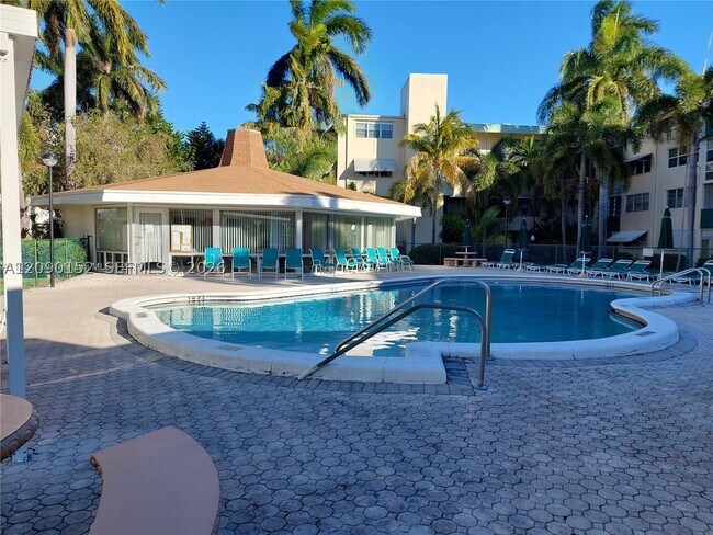 Building Photo - 1333 E Hallandale Beach Blvd
