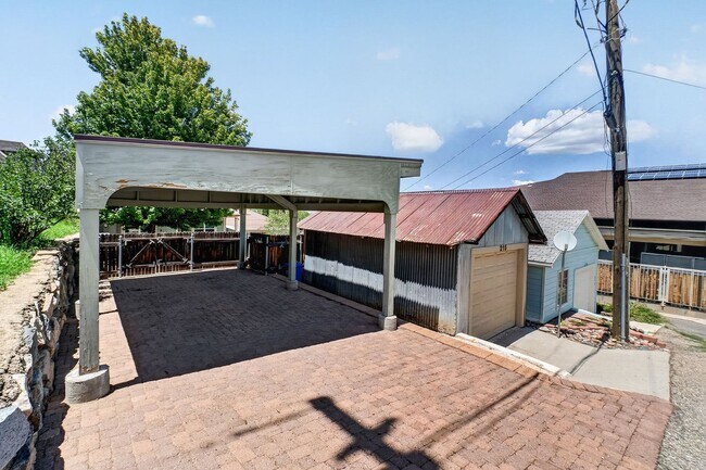 Building Photo - 3 Bedroom with Historical Charm Close to Square