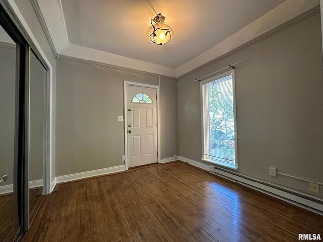 Building Photo - 333 S Douglas Ave