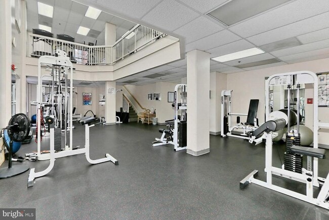 Building Photo - 2121 Jamieson Ave