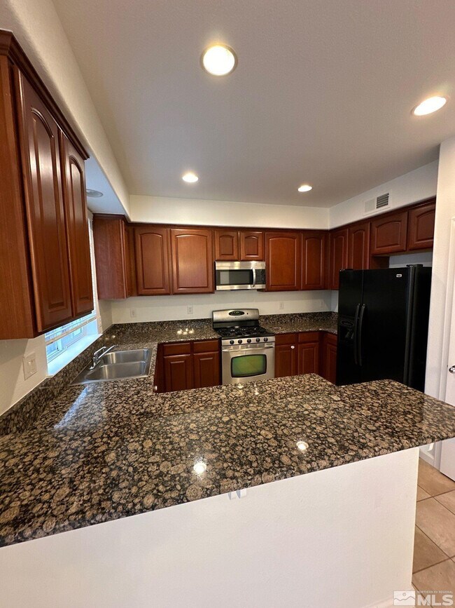 Building Photo - 3843 Dominus Dr
