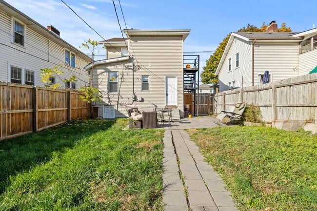 Building Photo - 2876 Indianola Ave