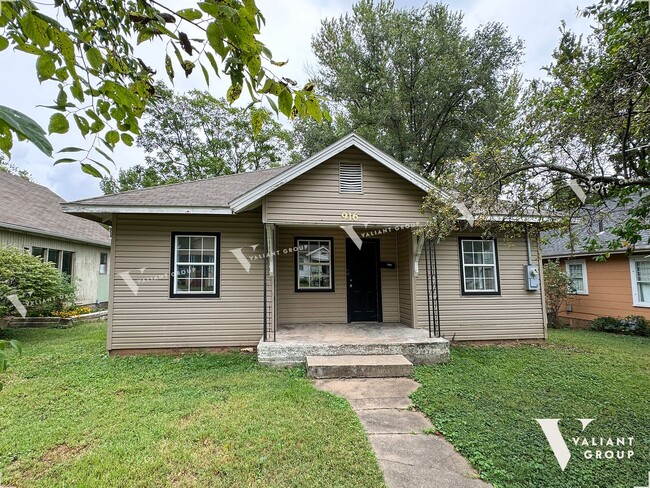 Primary Photo - Cozy Bungalow-Style Three-Bedroom, One-Bat...