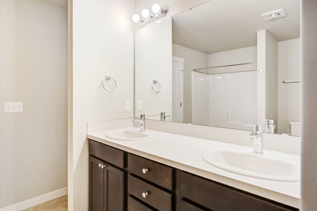 Building Photo - Modern 4BD 2.5BA in LSSD