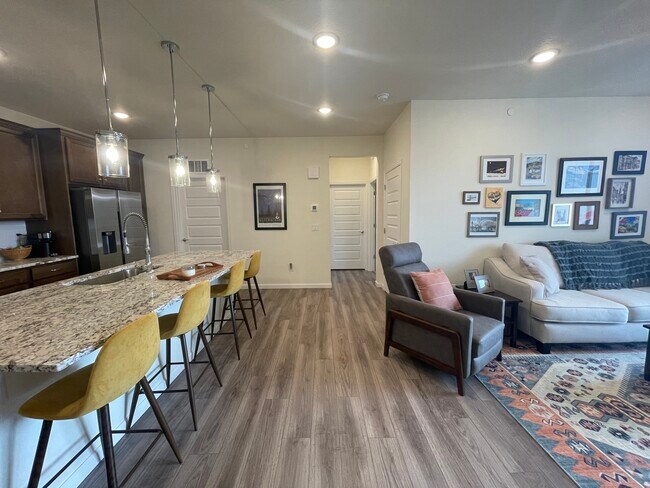 Primary Photo - 3825 Presidio Point