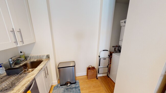 Building Photo - 672 Washington St