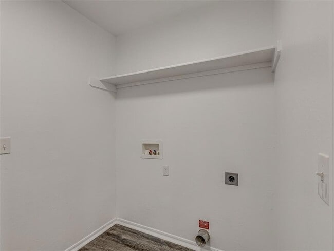 Building Photo - 1720 Castle St