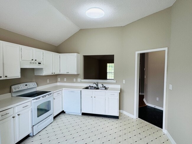 Building Photo - Your new home is just a putt away with thi...