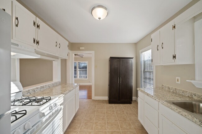 Building Photo - 103 Cosgrove St