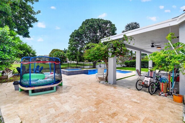 Building Photo - 9592 Majestic Way