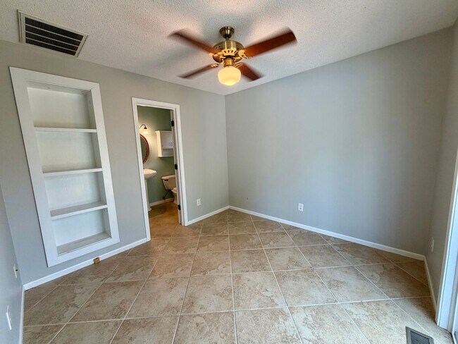 Building Photo - 2303 Gingko Dr