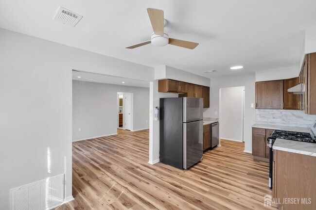 Building Photo - 812 Green Hollow Dr