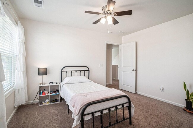 Building Photo - 252 Hyrne Dr