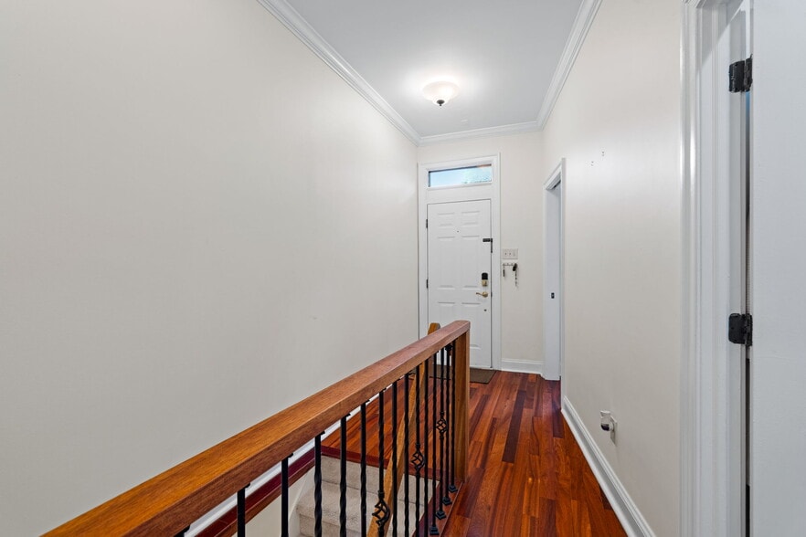 Building Photo - 502 S 11th St