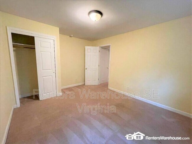 Building Photo - 500 Ashlawn Dr
