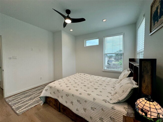 Building Photo - 203 Danna Ln