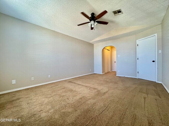 Building Photo - 12270 Tierra Bella Dr