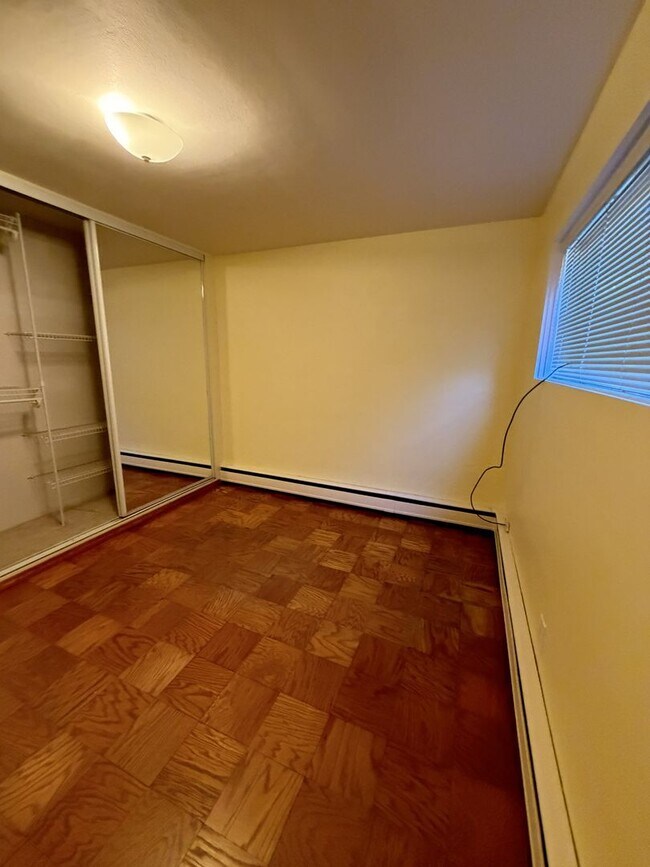 Building Photo - 1150 N 5th St