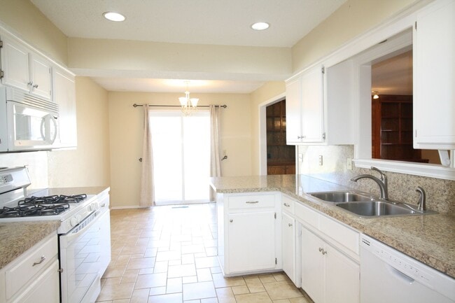 Building Photo - Charming Home In Edmond Schools