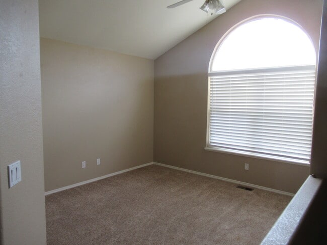 Building Photo - 1918 Bristlecone Dr