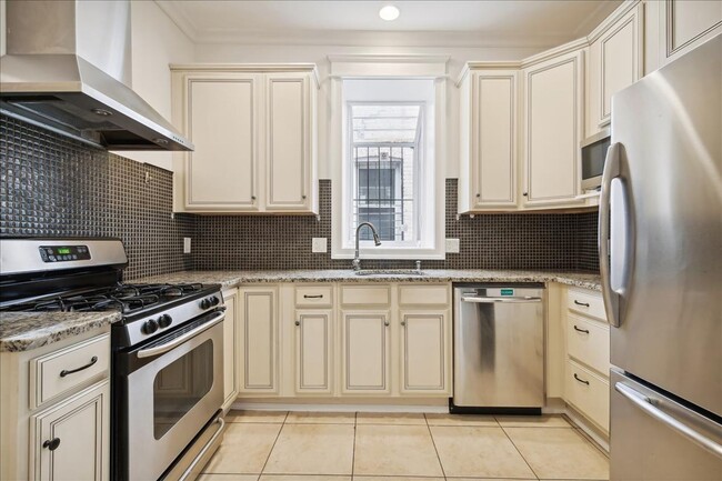 Building Photo - Pet Friendly Luxury DC TH - 3 bed +  3.5 B...