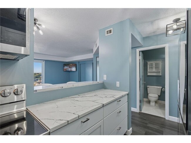 Building Photo - 66 9th St E