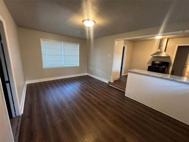 Building Photo - 5818 Glenhurst Dr