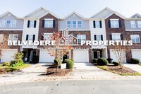 Building Photo - 3 BR townhouse with garage