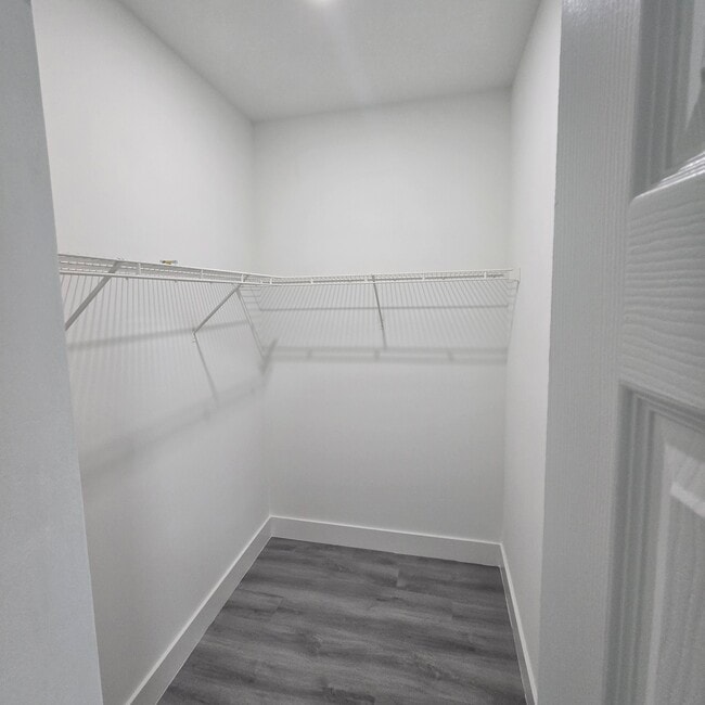 Building Photo - 4276 NE 26th Ct