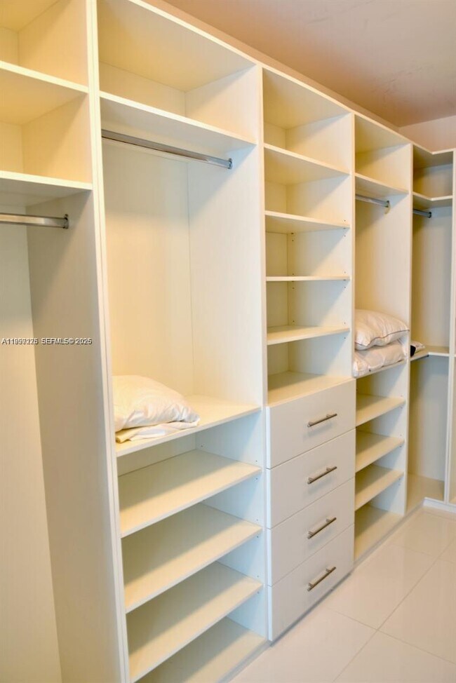 Building Photo - 17475 Collins Ave