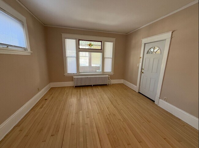 Building Photo - 1068 N Woodbridge St