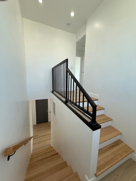 Building Photo - 615 Manchester Terrace