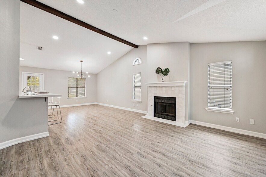 Building Photo - 4712 Velasco Plz