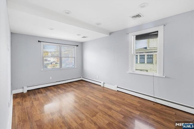 Building Photo - 79 Lincoln Ave