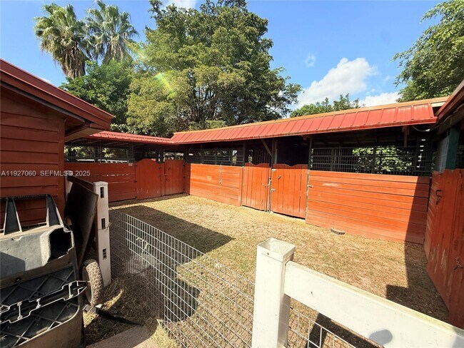 Building Photo - 5877 SW 123rd Ave