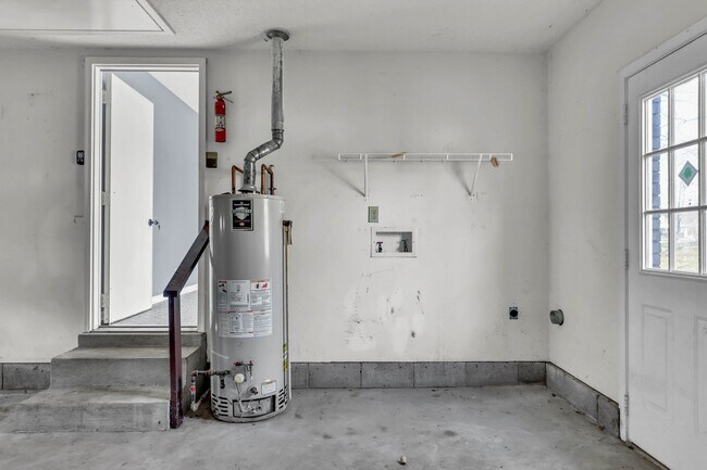 Building Photo - 171 W Regent Dr