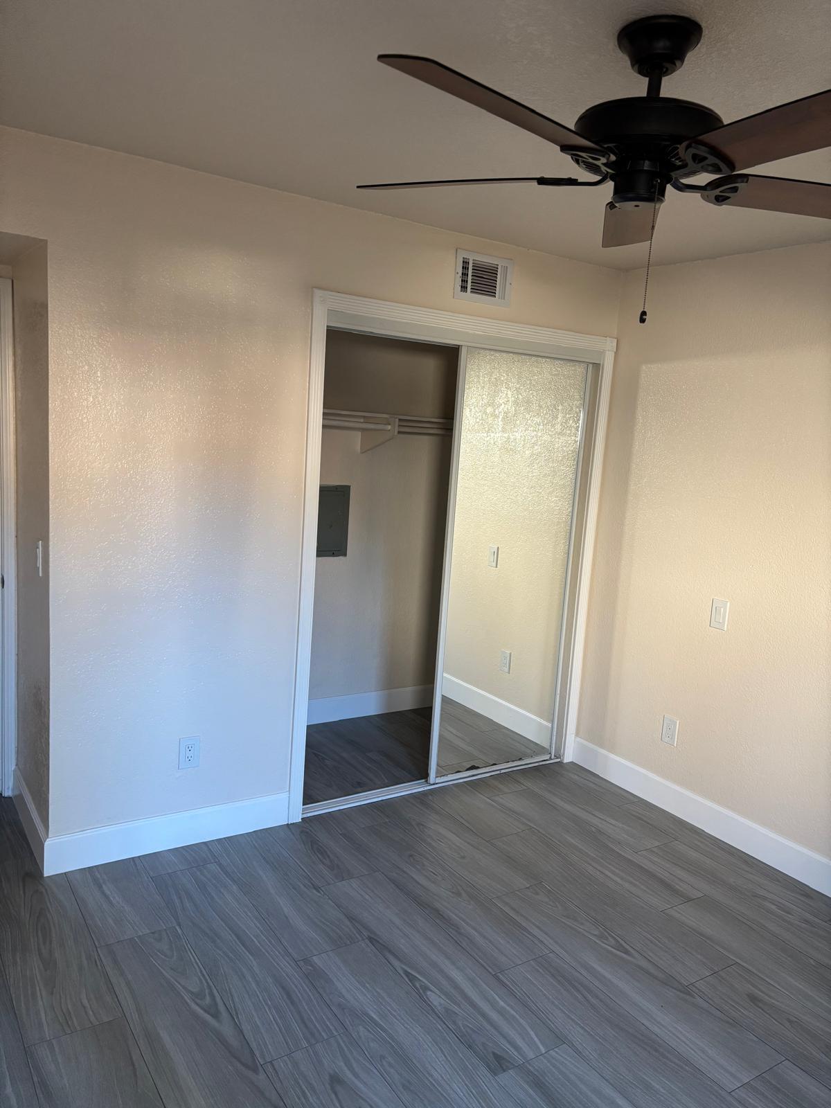 Building Photo - 1727 Melrose Ave