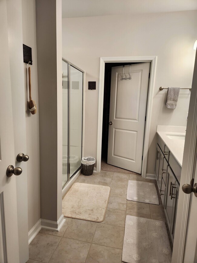 Building Photo - 752 Flowering Br Ave