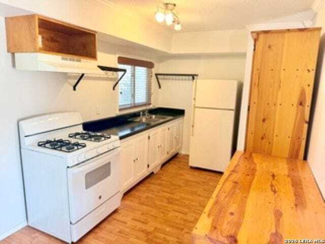 Building Photo - 2323 Spicewood Dr