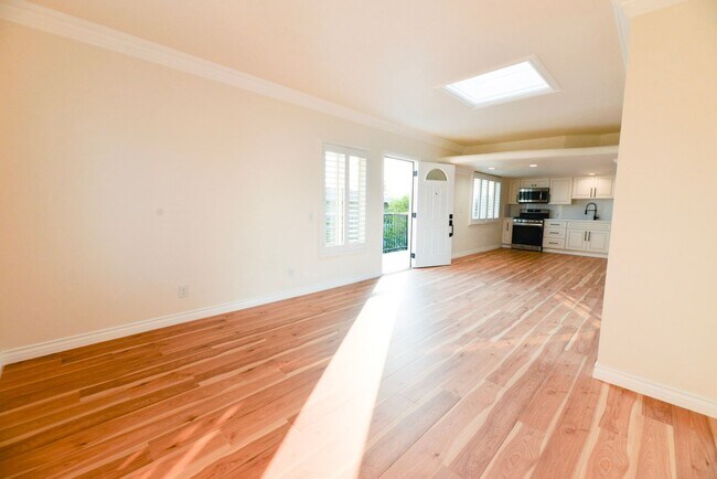 Building Photo - 412 Avenida Santa Barbara
