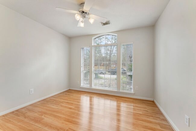 Building Photo - 55 N Crossed Birch Pl