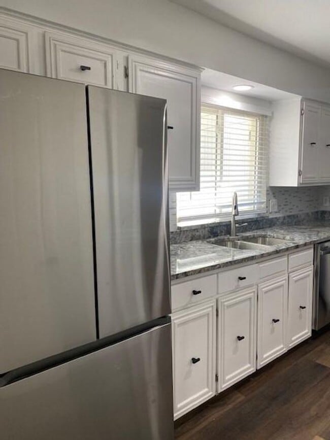 Building Photo - Remodel, large lot