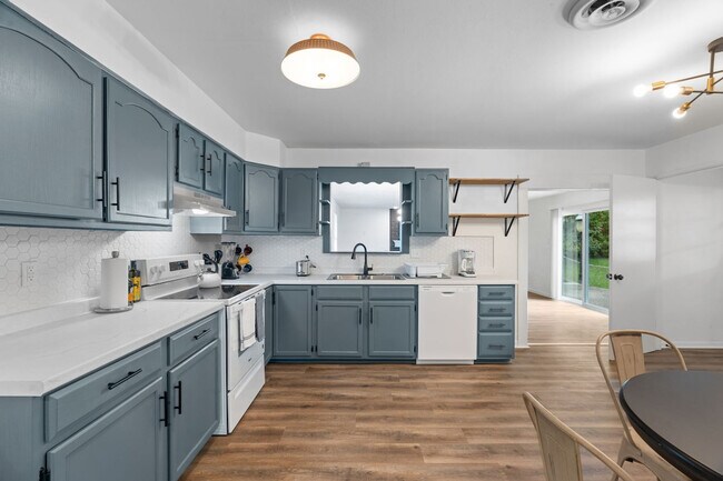 Building Photo - 11814 Flushing Dr