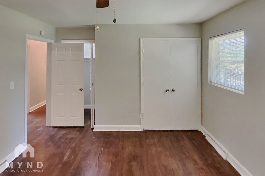 Building Photo - 5201 Pinebrook Dr